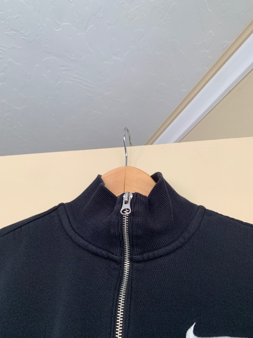 Nike Black 1/4 Zip Cropped Sweatshirt Gym Athlesuire Sporty Sz.S - Picture 2 of 8